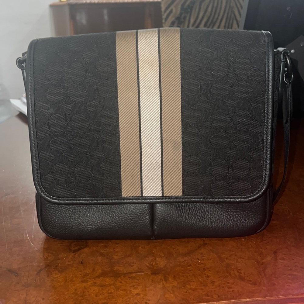 Unisex Coach crossbody messenger bag- authentic